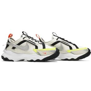 Nike women’s sneakers 👟